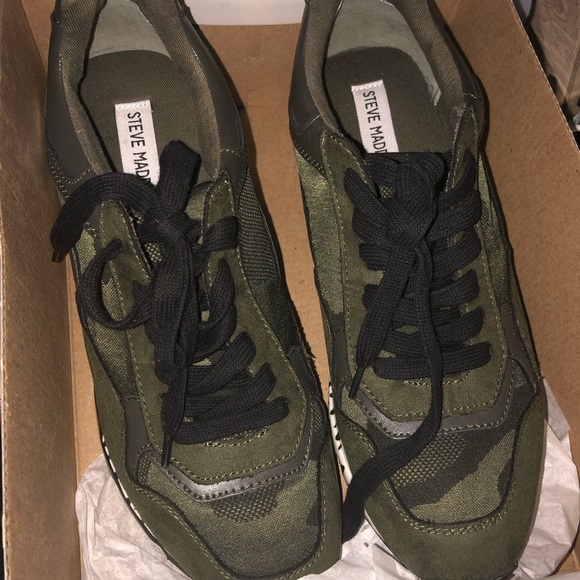 💚🖤 LIKE NEW Camo Cliff Platform Sneakers💚🖤by Steve Madden - Picture 4 of 6